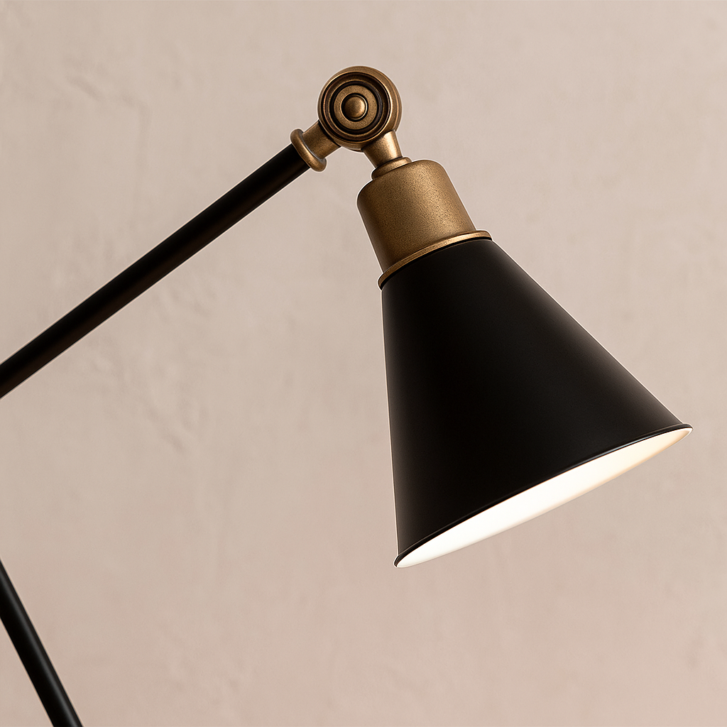 Lámpara de Mesa Falco – Negra con Detalles Dorados