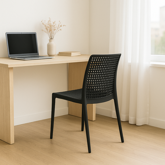 SILLA APILABLE NEGRA "ISABELLE" RESPALDO CALADO