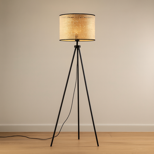 Lámpara de Pie ORLANDO – Diseño Elegante en Madera y Ratán