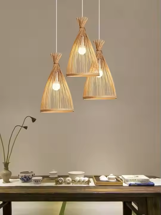 Colgante de bambú con base triple