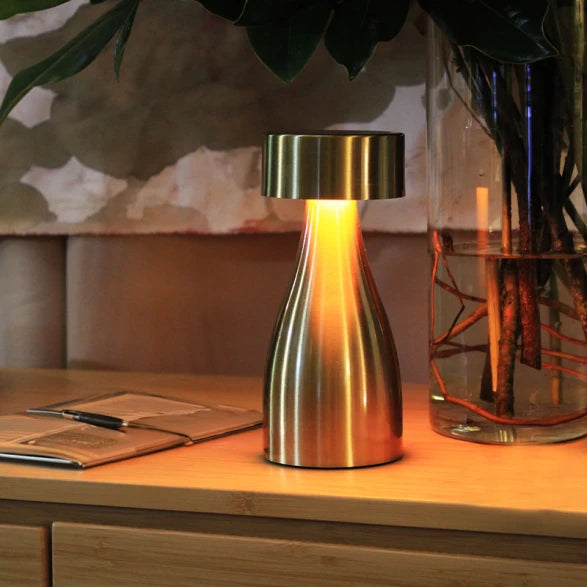 Lámpara portátil inalámbrica USB-C blanco dinámico