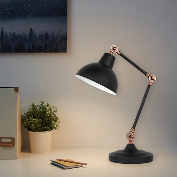 Lámpara de Escritorio Articulada Negra – Diseño Industrial Elegante