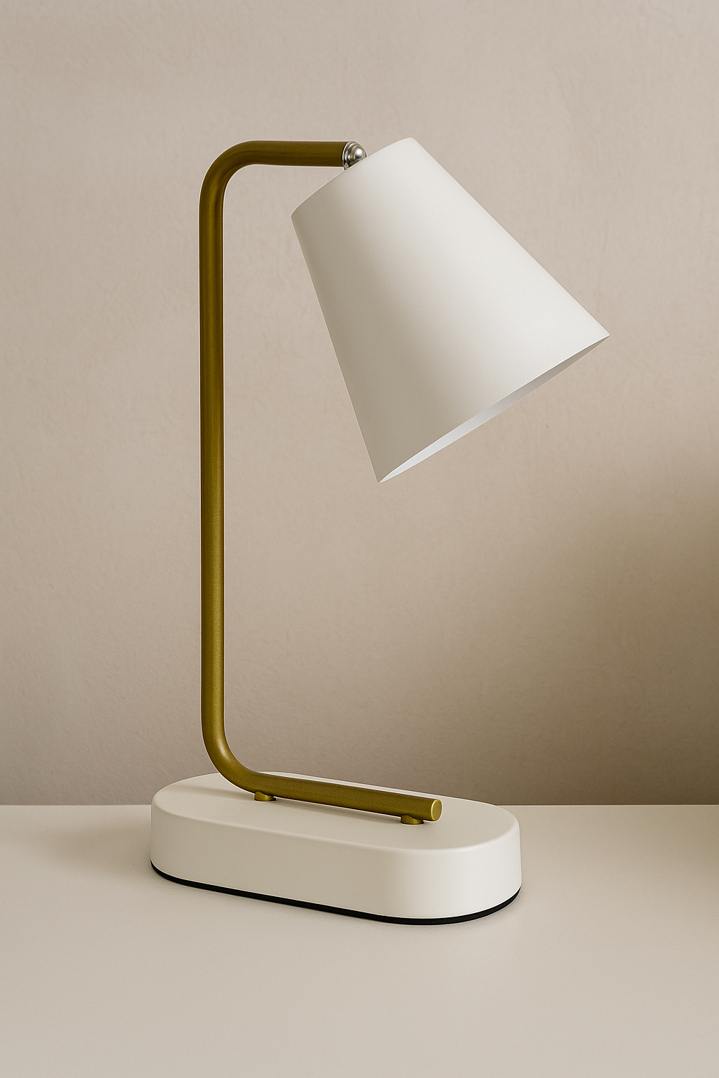 Lámpara de Mesa Zenith – Blanco & Dorado Elegante