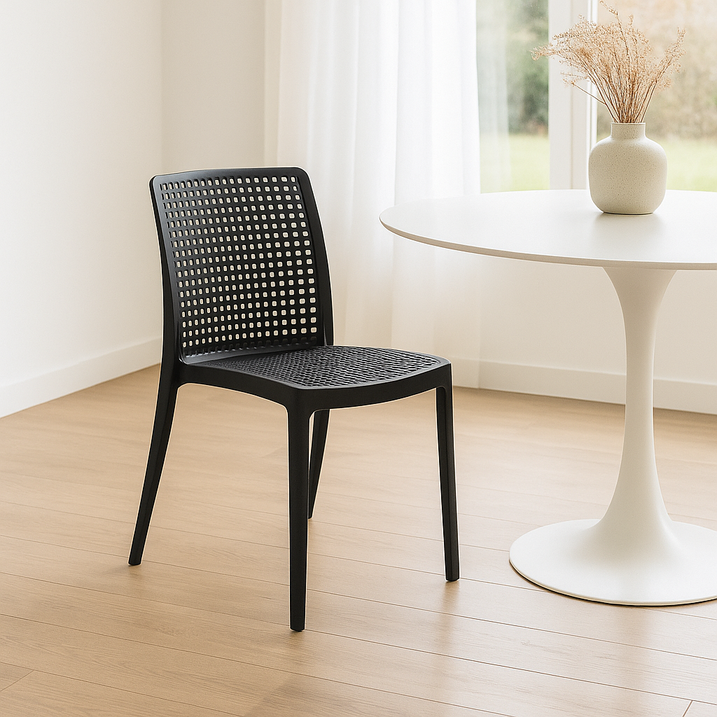 SILLA APILABLE NEGRA "ISABELLE" RESPALDO CALADO