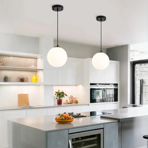 Colgante Globo Vidrio Opal c/ Acero Negro