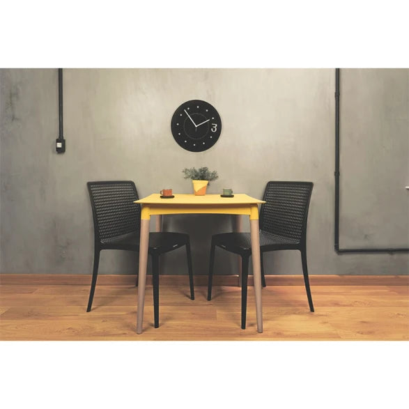 SILLA APILABLE NEGRA "ISABELLE" RESPALDO CALADO